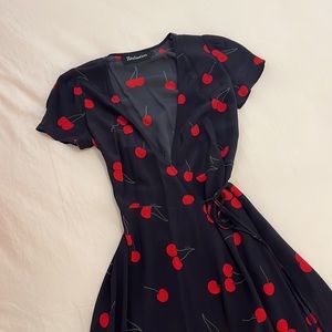 Réalisation Cherry Wrap Dress in Navy 🍒